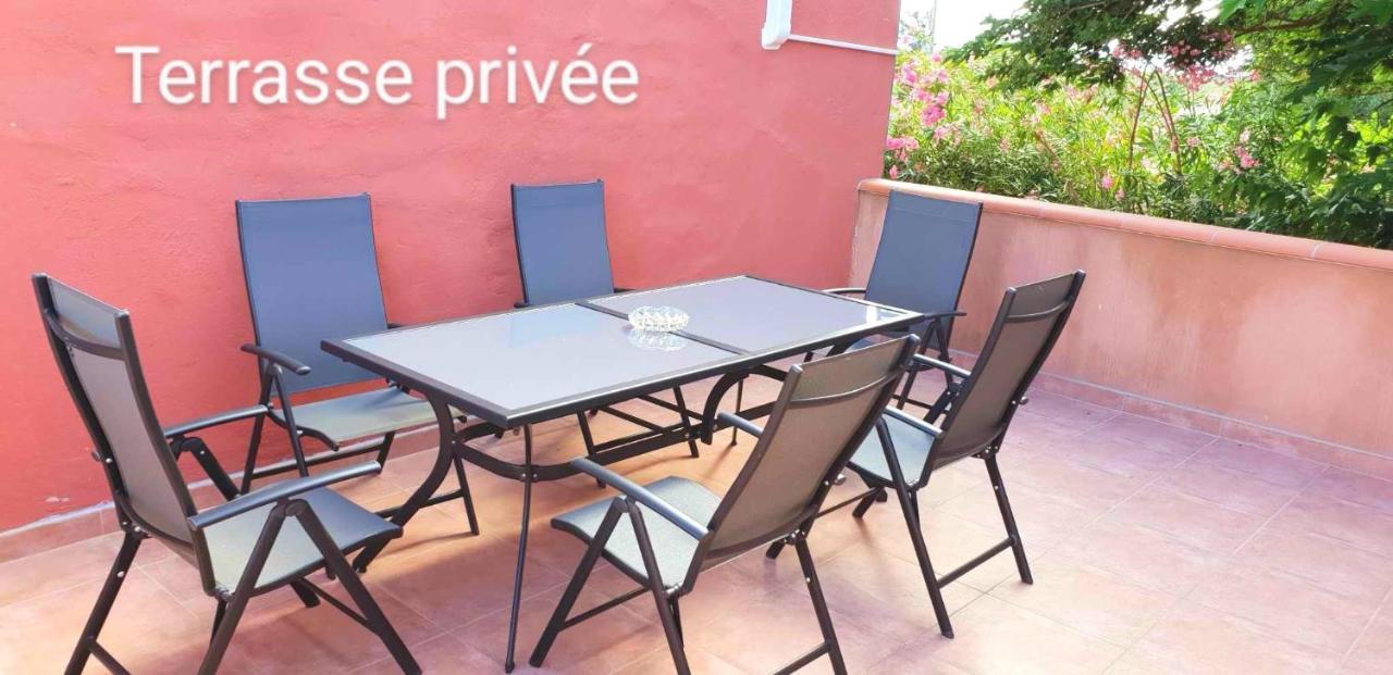 Le Barcares Logement Climatise Pour 6 Personnes, Draps Et Serviettes Non Fournis Air-Conditioned Accommodation For 6 People, Sheets And Towels Not Provided Alojamiento Con Aire Acondicionado Para 6 Personas, Sabanas Y Toallas No Incluidas エクステリア 写真